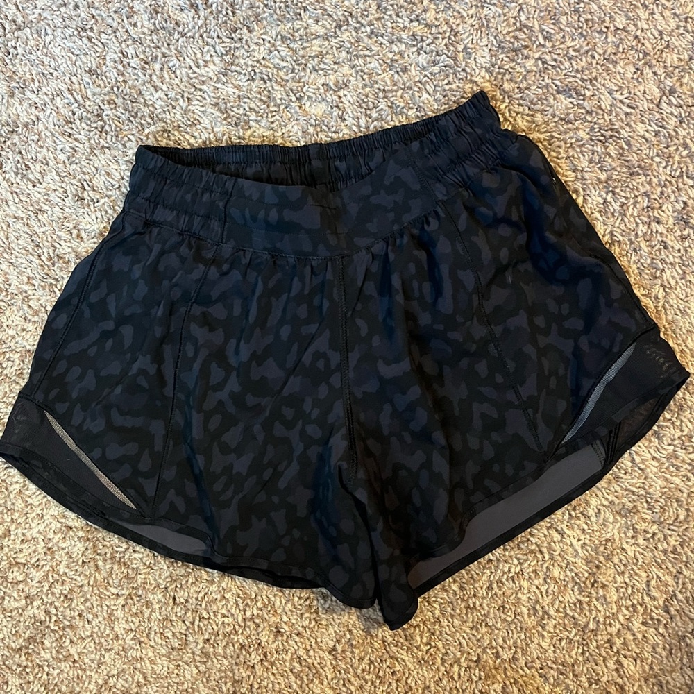 Lululemon Size 4 Hotty Hot Shorts